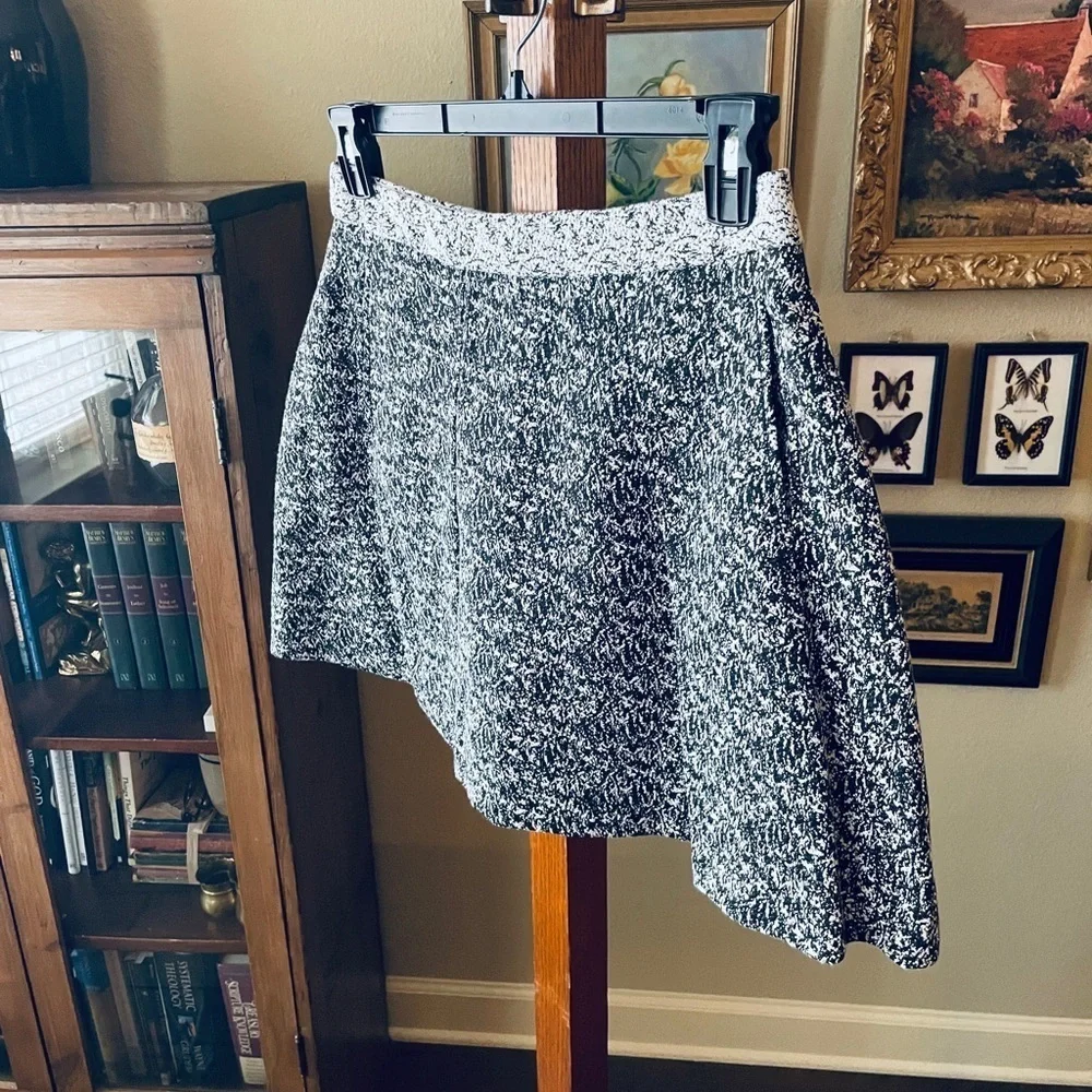 Banana Republic pleated abstract a-line mini skirt pockets lined 10 black white